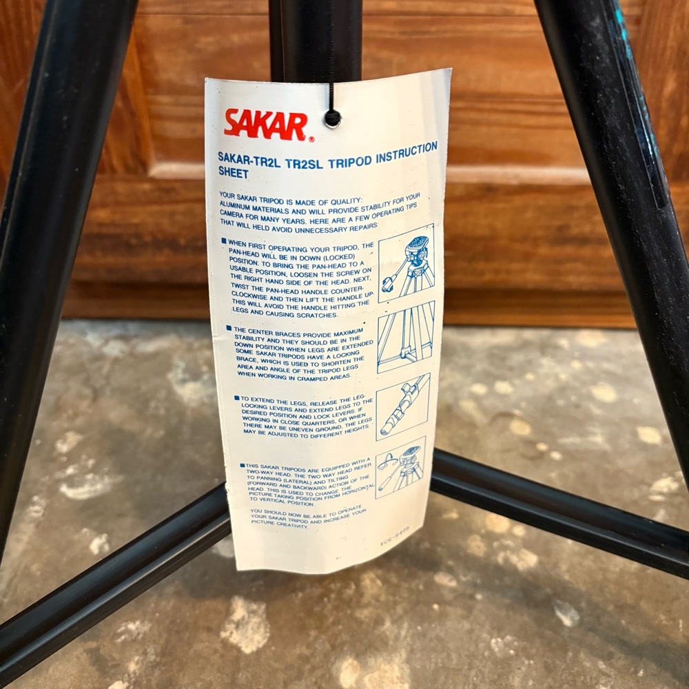 Vintage * Sakar TR-2L Photo and Video Tripod with Box Extends to 49" Retro Decor - Picture 8 of 14